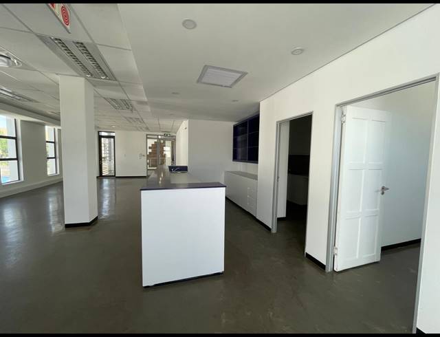 119.50M² OFFICE TO LET IN BRYANSTON